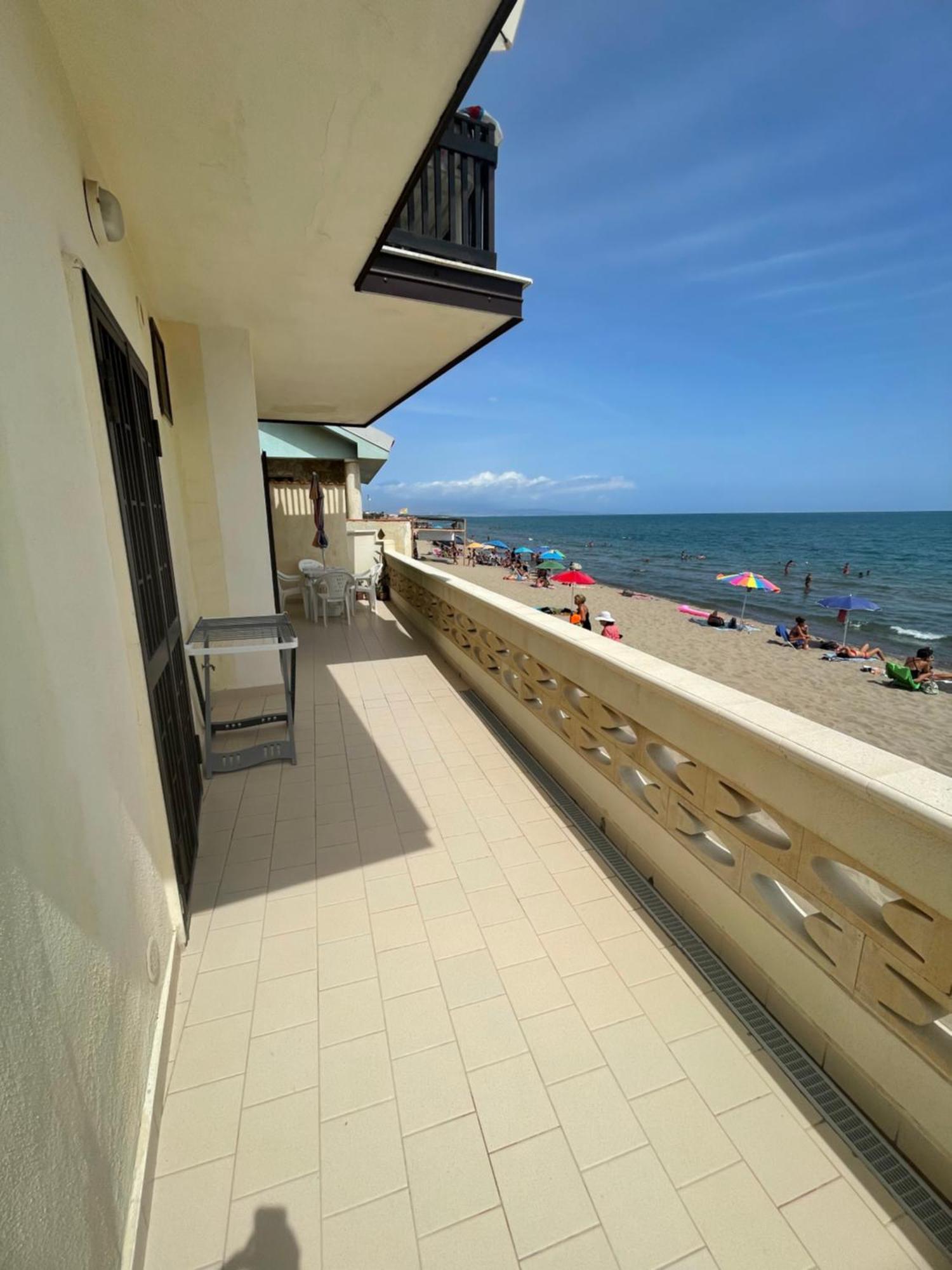 Paradiso Fronte Mare Agnone Bagni Exterior photo